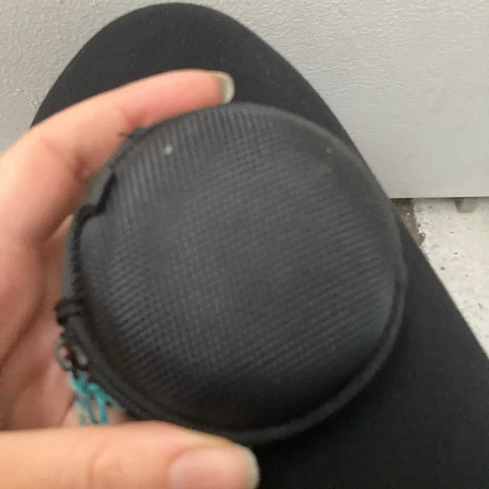 Ear phones or charger case - Picture 1 of 2